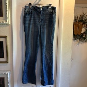 Bootcut beauty jeans for you!